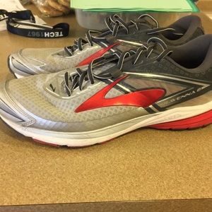 Brooks Ravenna 8 running shoes.